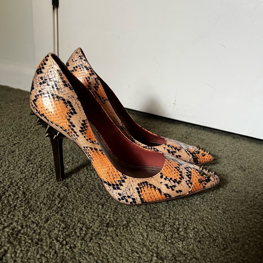 Rachel Roy faux orange Snake Print Heels with studded back 8.5